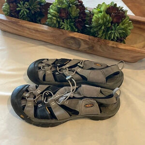 Keen Newport h2 sandals shoes hiking outdoors men’s size 10‎ gray black EUC